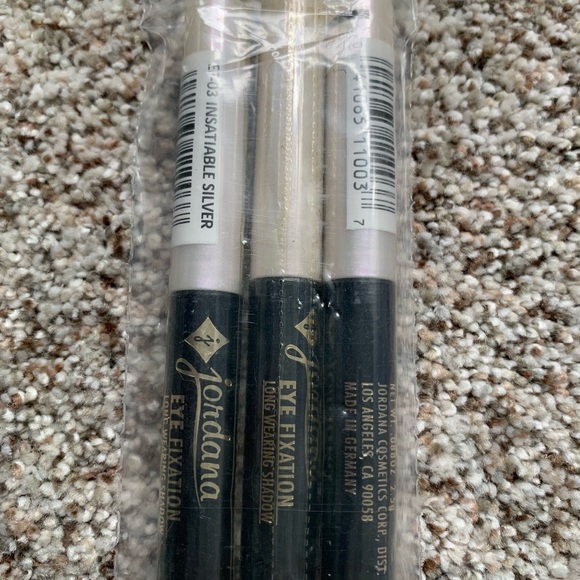 Jordana Eye Fixation Long-Wearing Eyeshadow Trio - Picture 3 of 4